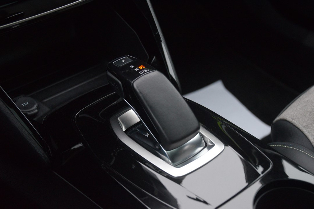 Peugeot e-2008 (K179FZ) met abonnement