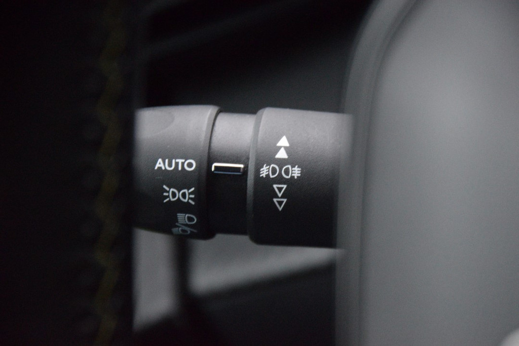 Peugeot e-2008 (K179FZ) met abonnement