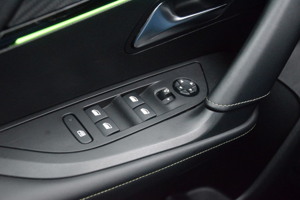 Peugeot e-2008 (K179FZ) met abonnement