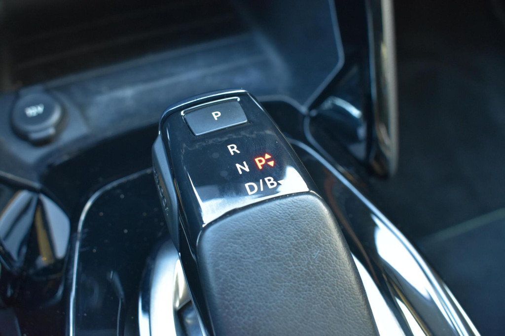 Peugeot e-2008 (J641RZ) met abonnement