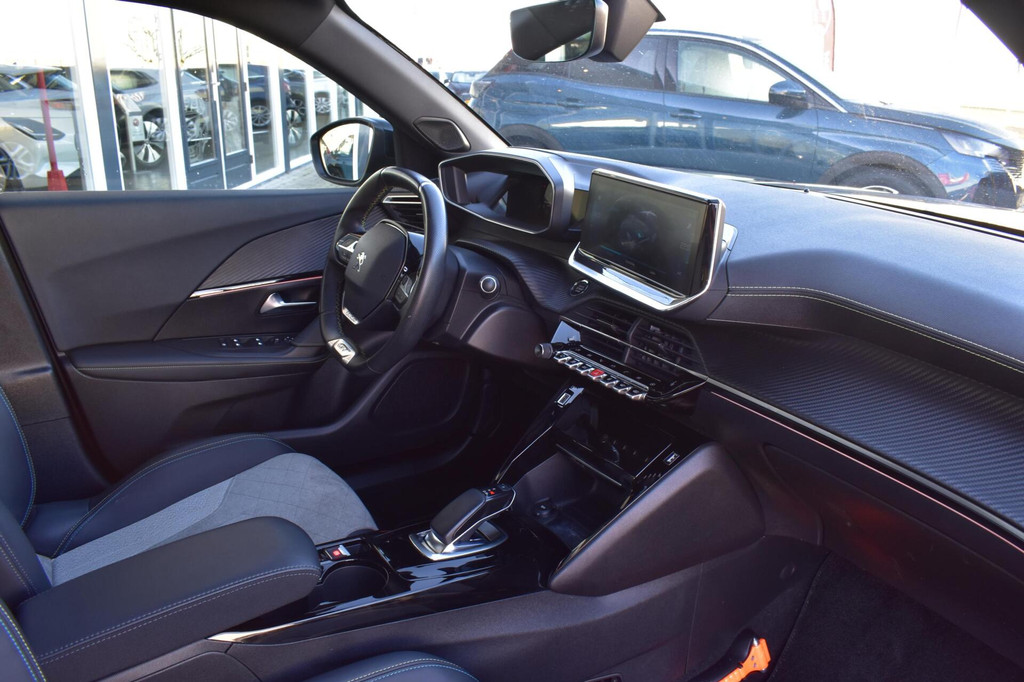 Peugeot e-2008 (J641RZ) met abonnement