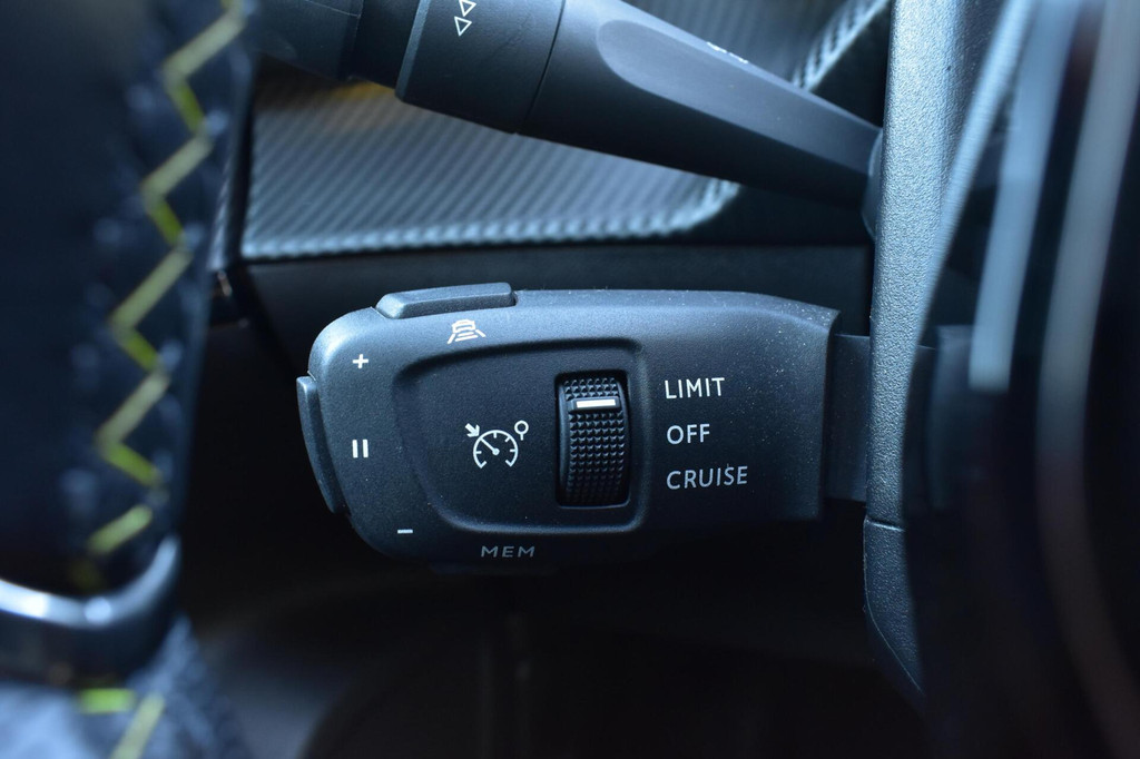 Peugeot e-2008 (J641RZ) met abonnement