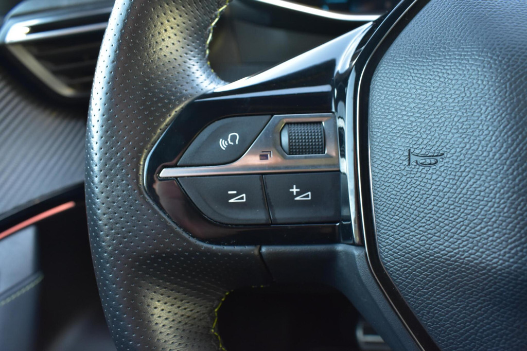 Peugeot e-2008 (J641RZ) met abonnement