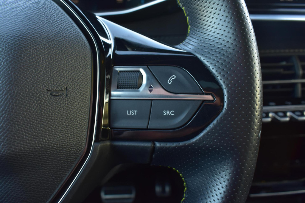 Peugeot e-2008 (J641RZ) met abonnement