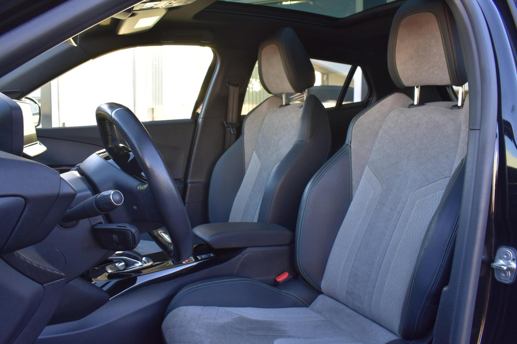 Peugeot e-2008 (J641RZ) met abonnement