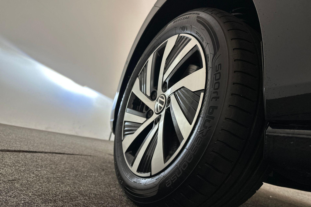 Volkswagen Golf (JPP48R) met abonnement