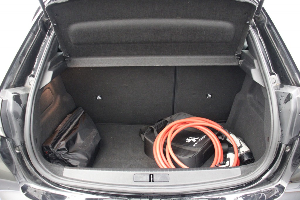 Peugeot e-208 (J398GR) met abonnement