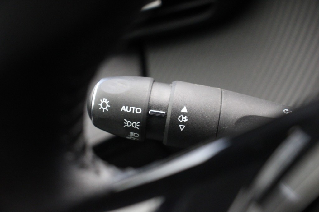 Peugeot e-208 (J398GR) met abonnement