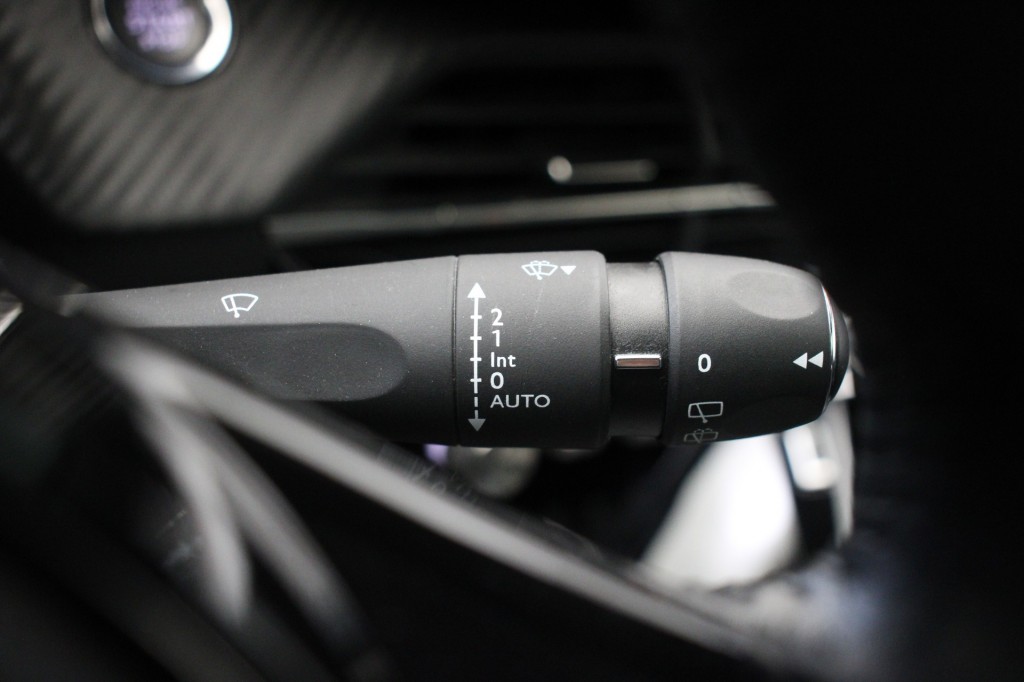 Peugeot e-208 (J398GR) met abonnement