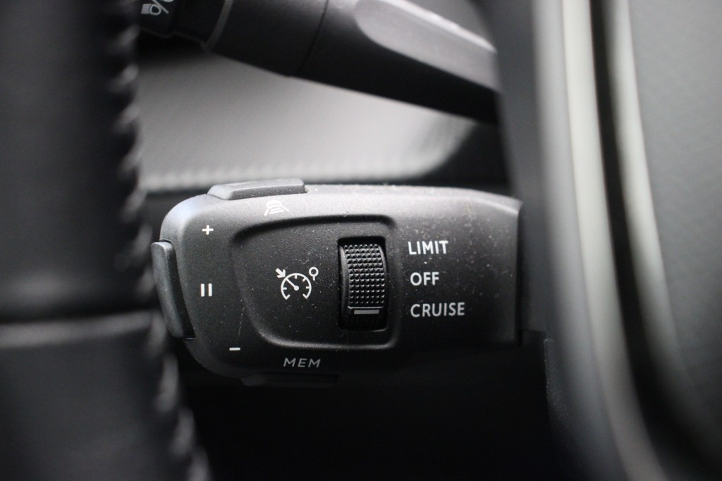 Peugeot e-208 (J398GR) met abonnement