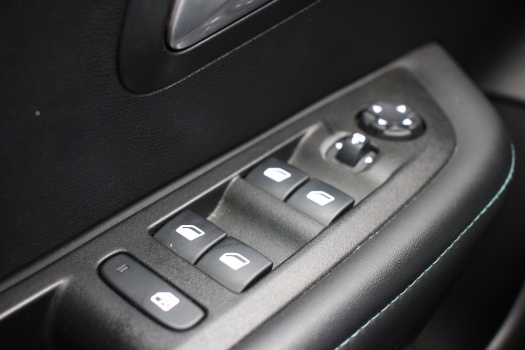 Peugeot e-208 (J398GR) met abonnement