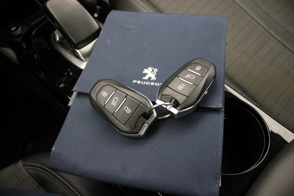 Peugeot e-208 (J398GR) met abonnement