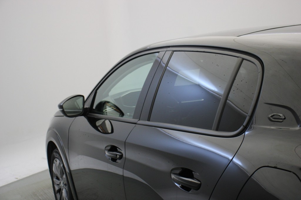 Peugeot e-208 (J398GR) met abonnement