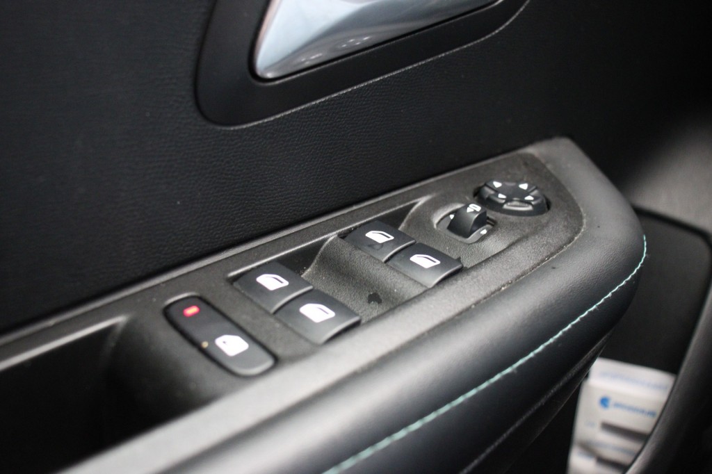 Peugeot e-208 (J678HH) met abonnement