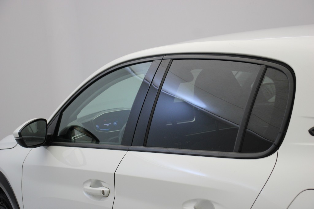 Peugeot e-208 (J678HH) met abonnement