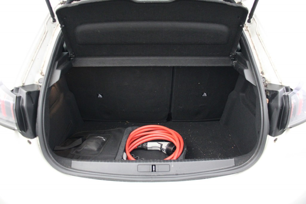 Peugeot e-208 (J678HH) met abonnement