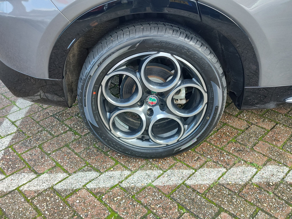 Alfa Romeo Tonale (JSG87R) met abonnement