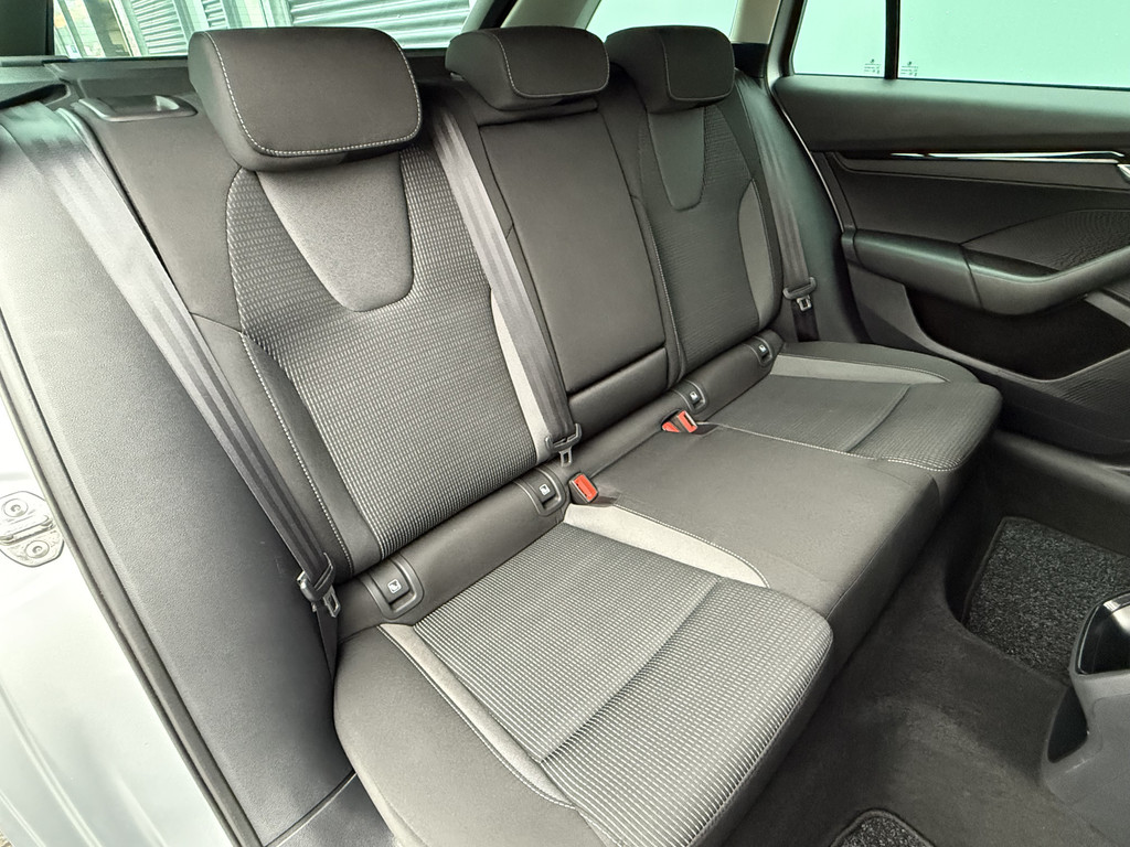 ŠKODA Octavia (R943KL) met abonnement