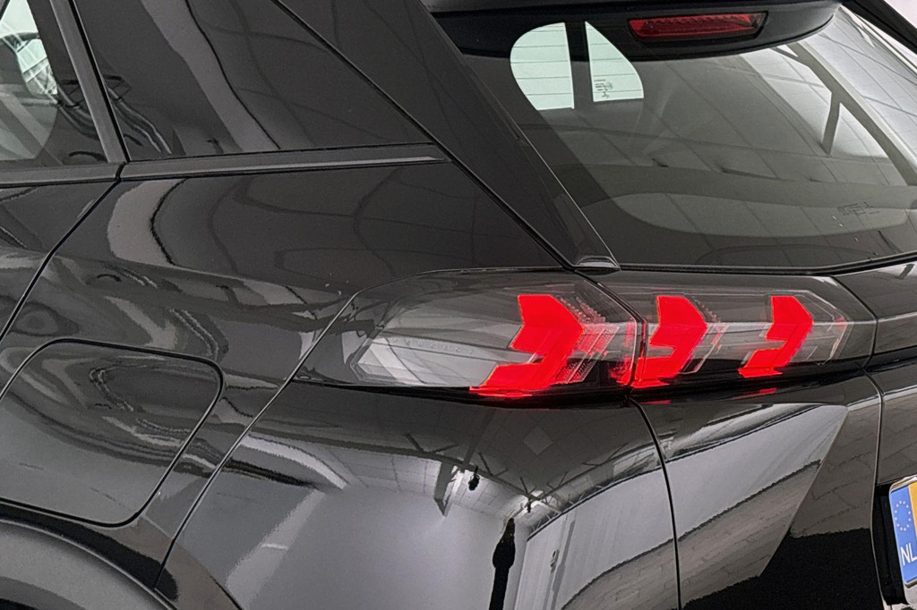 Peugeot e-2008 (R712BK) met abonnement