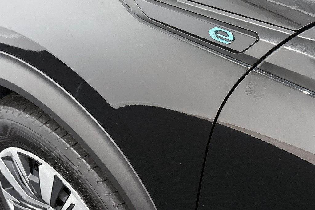 Peugeot e-2008 (R712BK) met abonnement