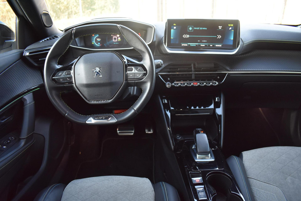 Peugeot e-2008 (J716TT) met abonnement