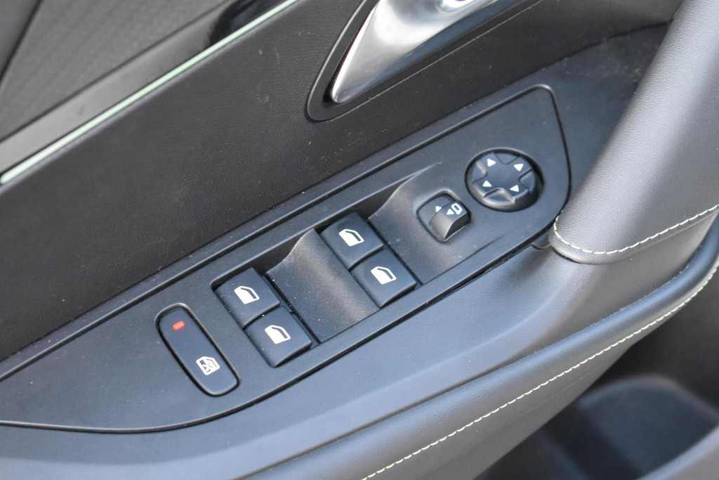 Peugeot e-2008 (J716TT) met abonnement