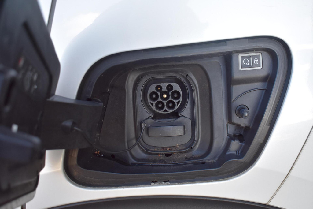 Peugeot e-2008 (J716TT) met abonnement