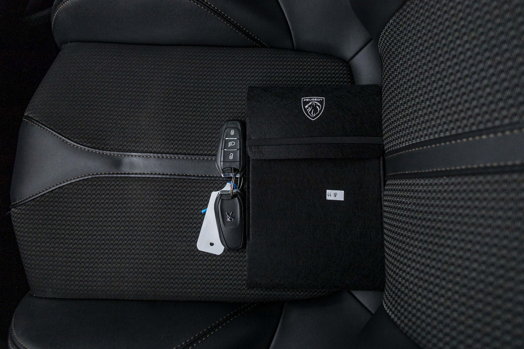 Peugeot 5008 (S813ZJ) met abonnement