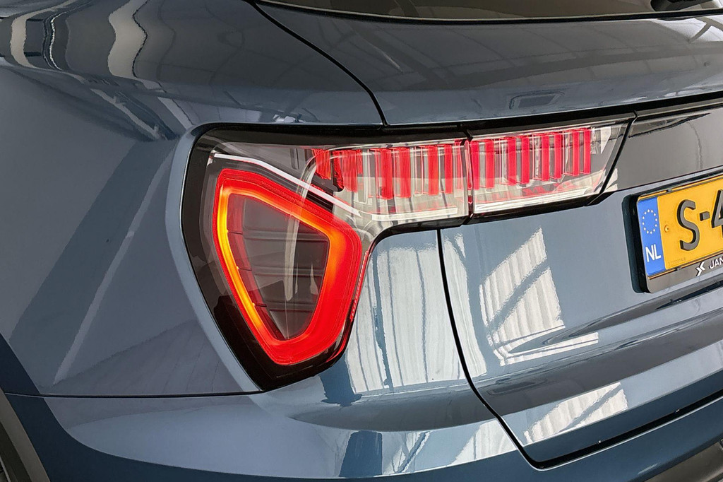 Lynk & Co 01 (S477FS) met abonnement