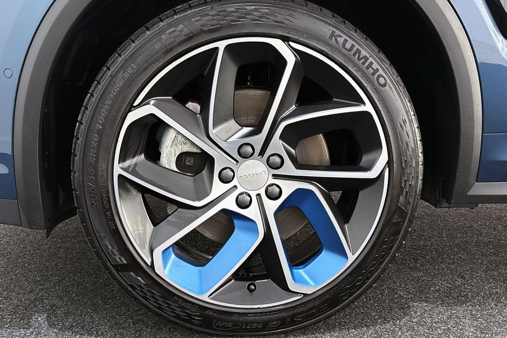 Lynk & Co 01 (S477FS) met abonnement