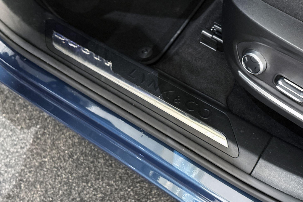 Lynk & Co 01 (S477FS) met abonnement