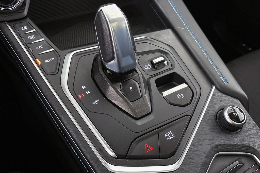 Lynk & Co 01 (S477FS) met abonnement