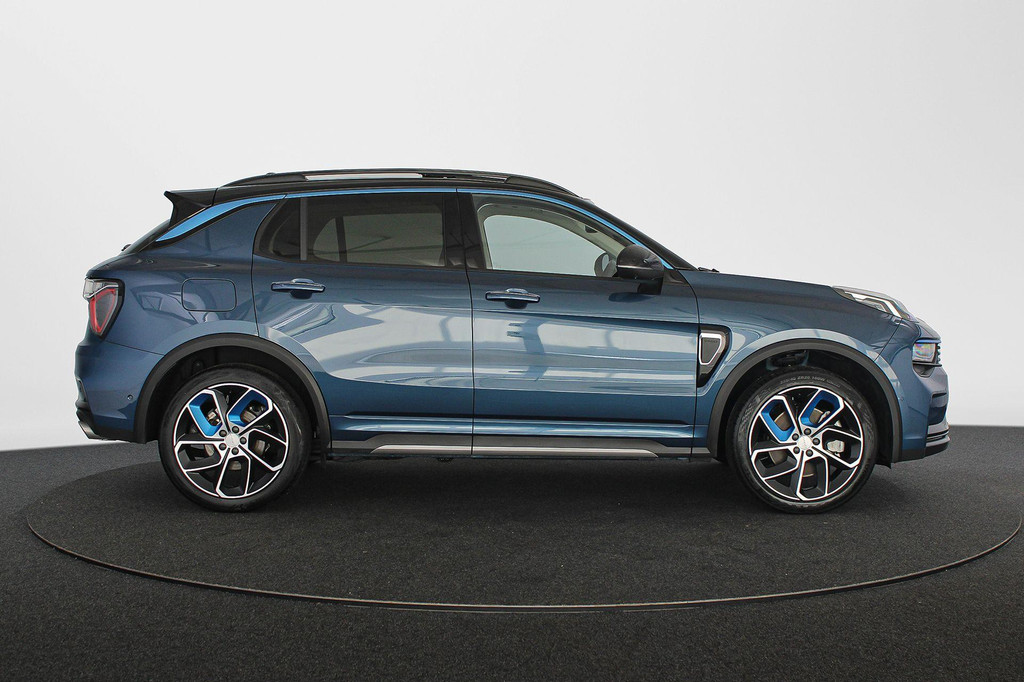 Lynk & Co 01 (S477FS) met abonnement