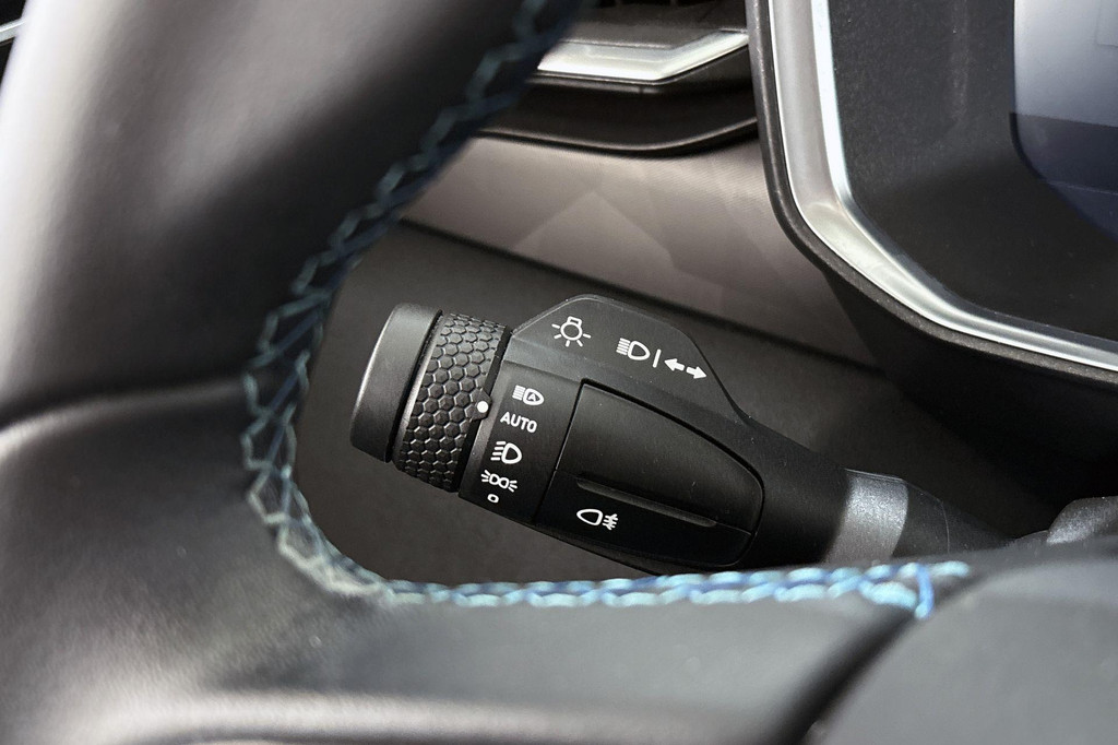 Lynk & Co 01 (S477FS) met abonnement