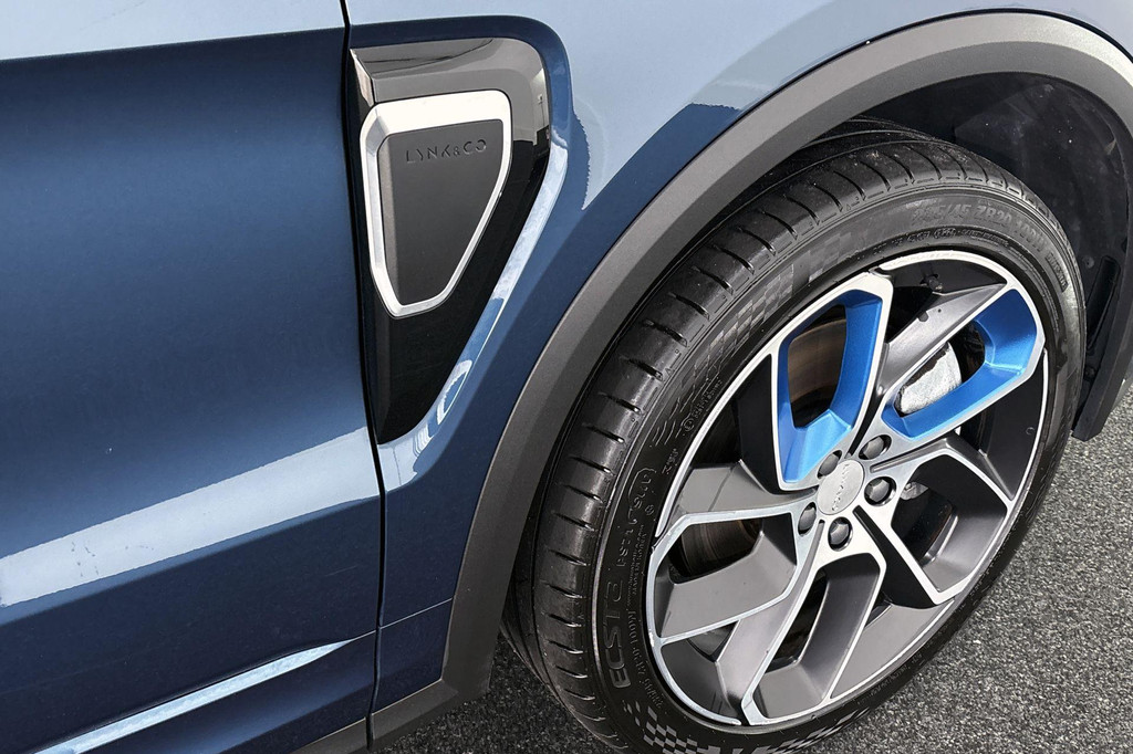 Lynk & Co 01 (S477FS) met abonnement