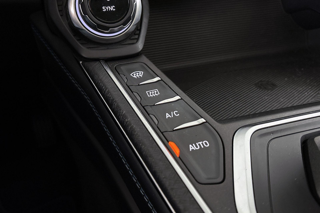 Lynk & Co 01 (S477FS) met abonnement