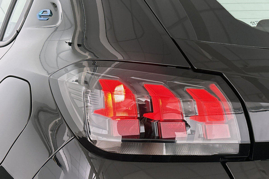 Peugeot e-208 (S950RD) met abonnement