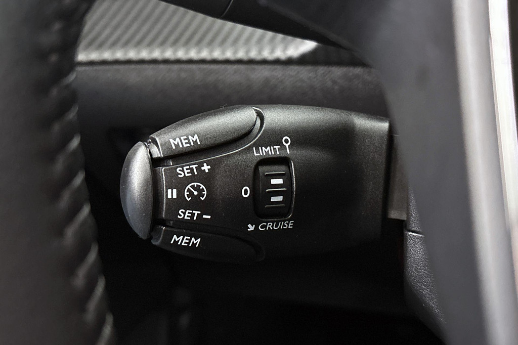 Peugeot e-208 (S950RD) met abonnement