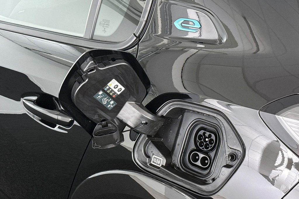 Peugeot e-208 (S950RD) met abonnement