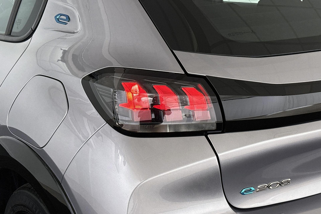 Peugeot e-208 (S385KT) met abonnement