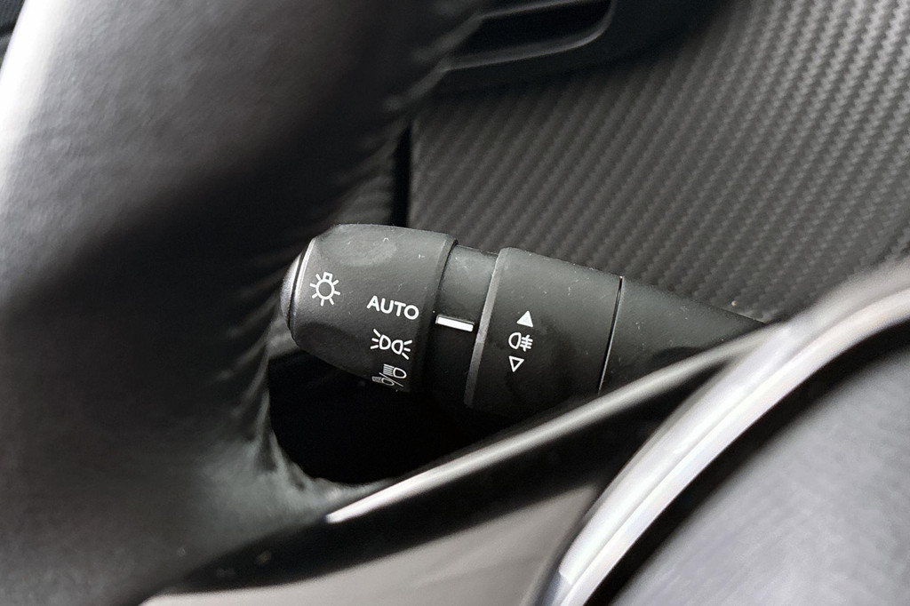 Peugeot e-208 (S385KT) met abonnement