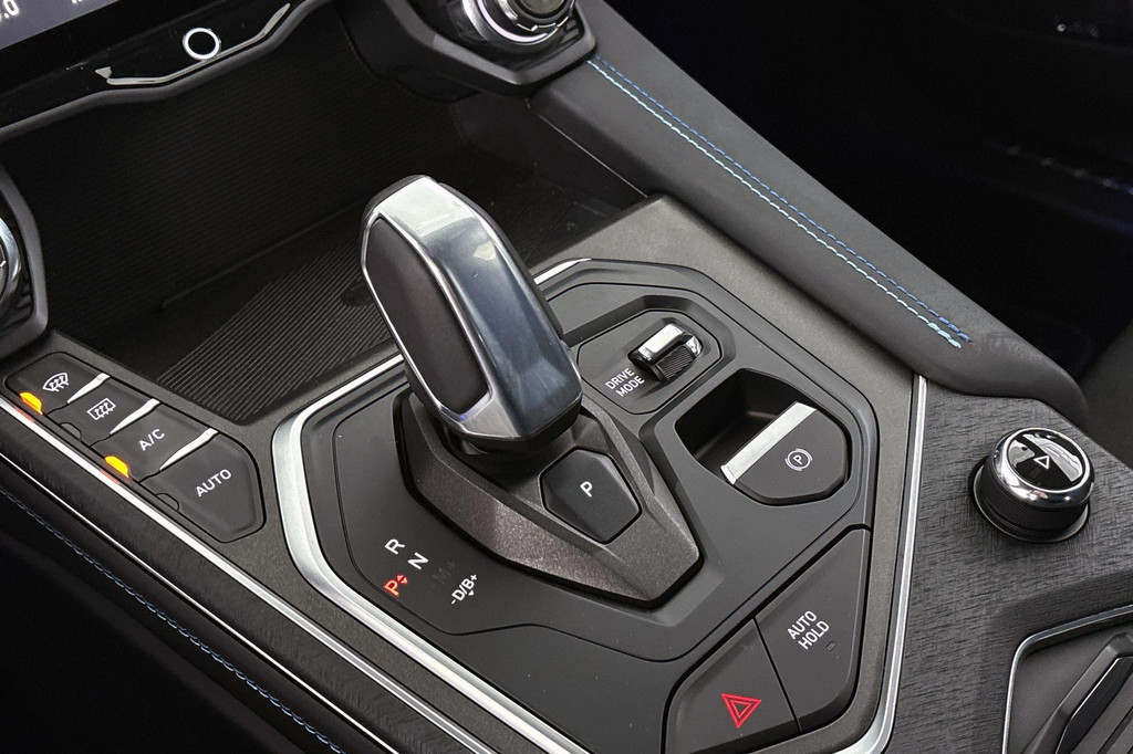 Lynk & Co 01 (Z496HP) met abonnement