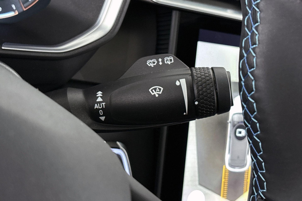 Lynk & Co 01 (Z496HP) met abonnement