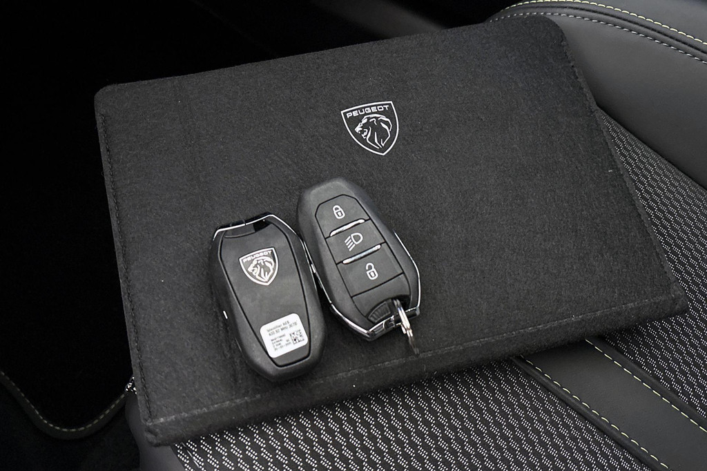 Peugeot e-2008 (HLS08B) met abonnement