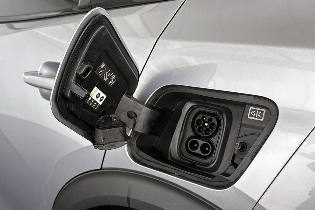 Peugeot e-2008 (HLS08B) met abonnement