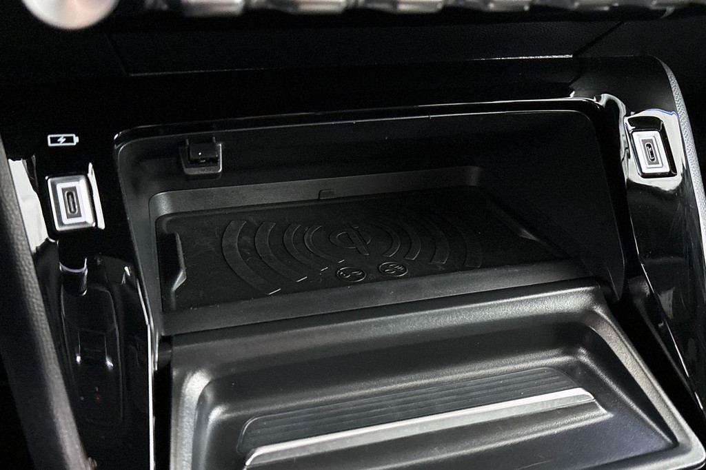 Peugeot e-2008 (HLS08B) met abonnement