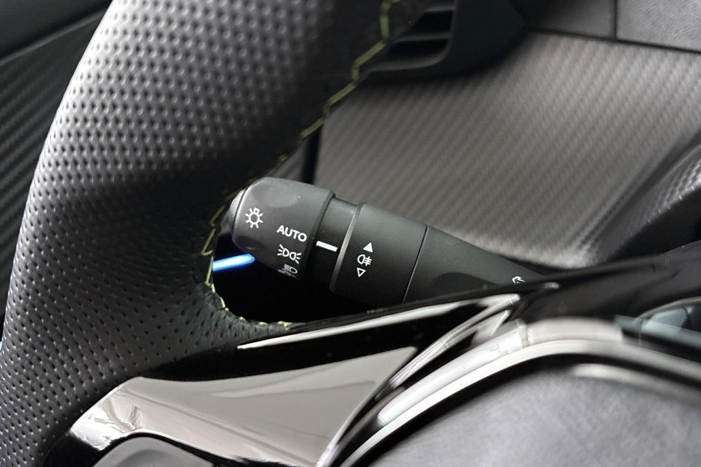 Peugeot e-2008 (HLS08B) met abonnement