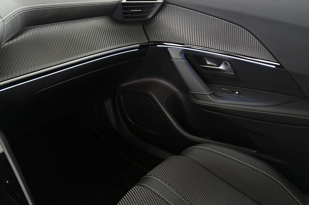 Peugeot e-2008 (HLS08B) met abonnement