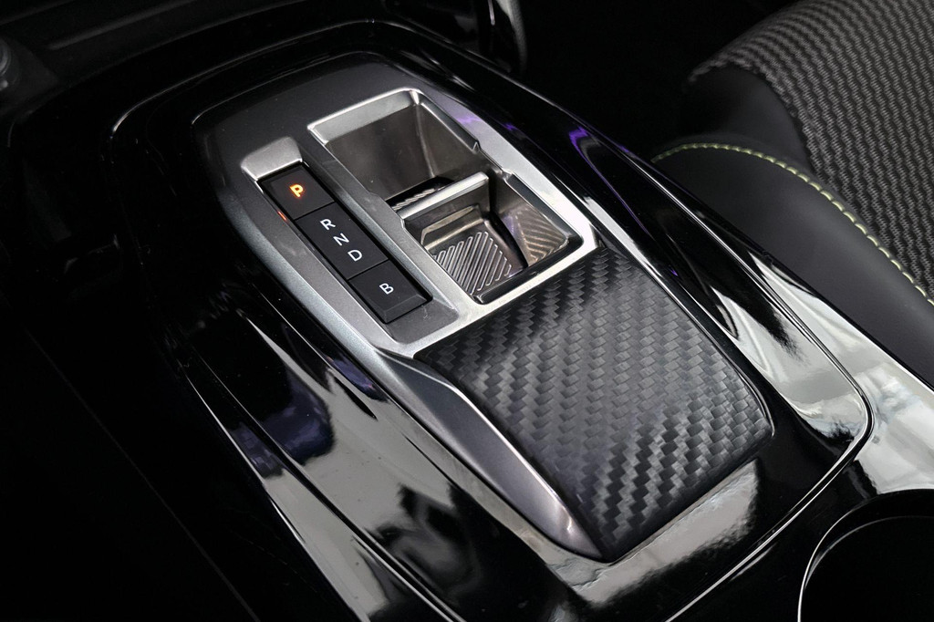 Peugeot e-2008 (HNP79V) met abonnement