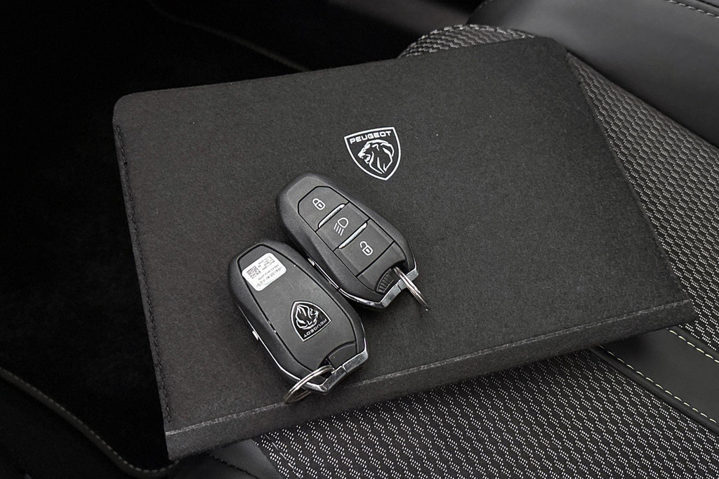 Peugeot e-2008 (HNP79V) met abonnement